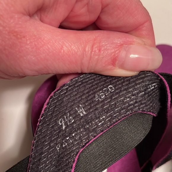 Munro Purple Perforated Nubuck Black Ankle Strap Sandals 9-1/2 W - Picture 5 of 6